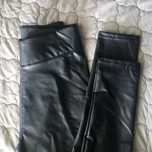 SOLD •4/$20• Faux leather legging pants